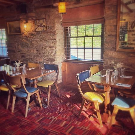 The Britannia Inn & Waves Restaurant St Austell Buitenkant foto