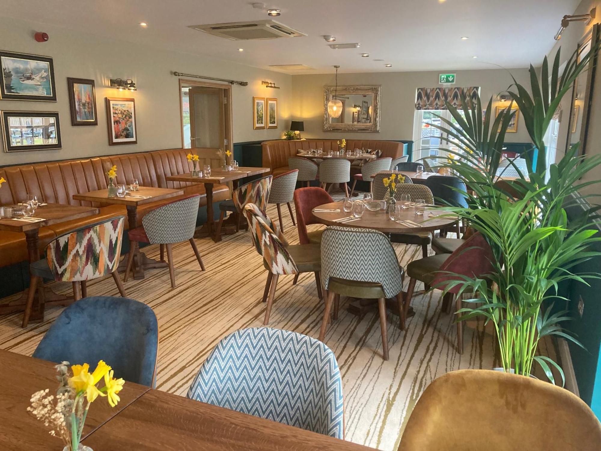 The Britannia Inn & Waves Restaurant St Austell Buitenkant foto